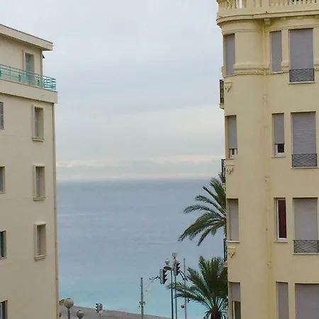 Nice, Face A La Mer Apartman *